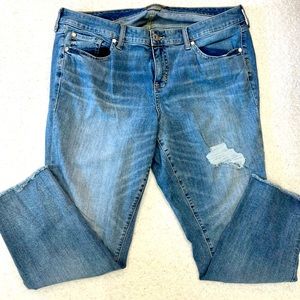 Torrid Feel the Fit Crop Boyfriend Vintage Stretch size 18